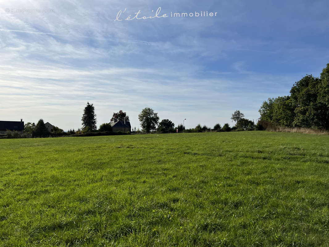 Terrain à TOUROUVRE