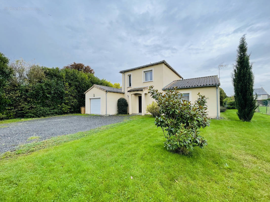 Maison à NEUVILLE-DE-POITOU