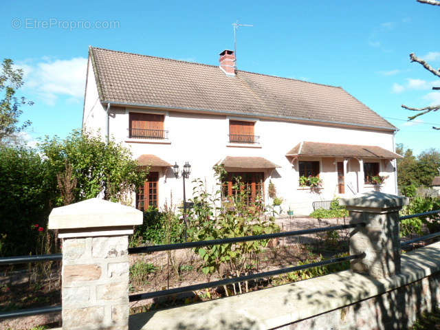 Maison à SAINT-SAULGE