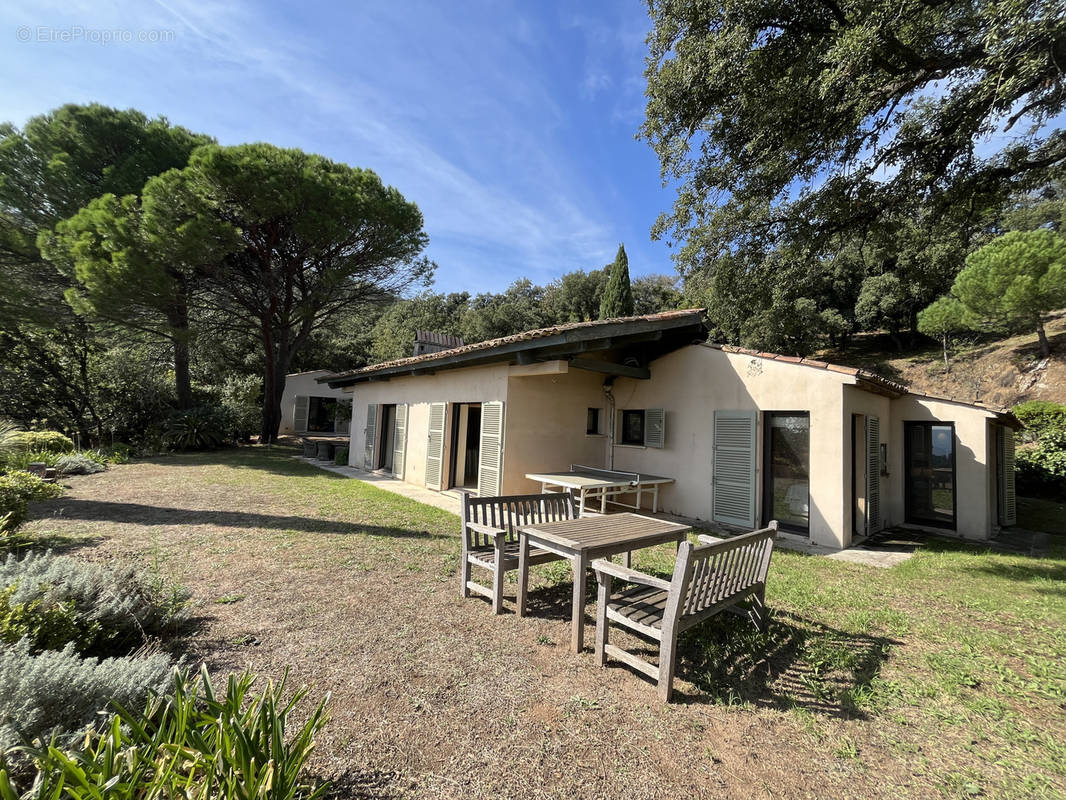 Maison à LA GARDE-FREINET