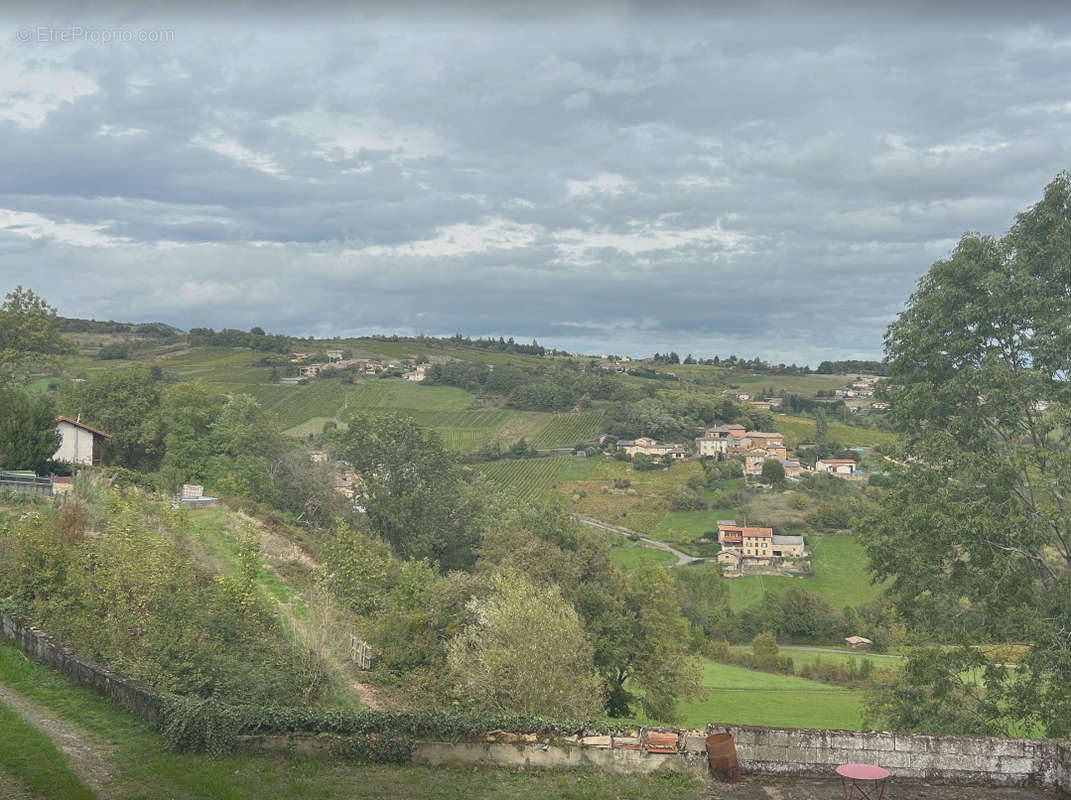 Appartement à VILLE-SUR-JARNIOUX