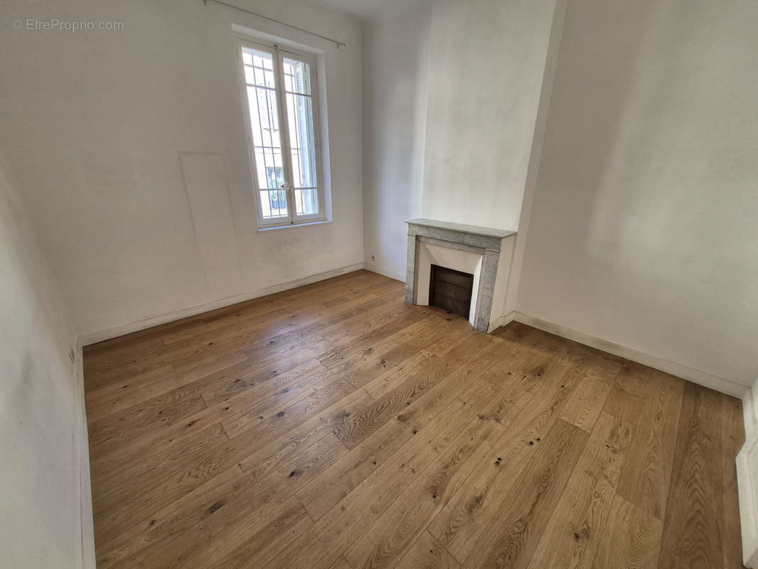 Appartement à MARSEILLE-4E