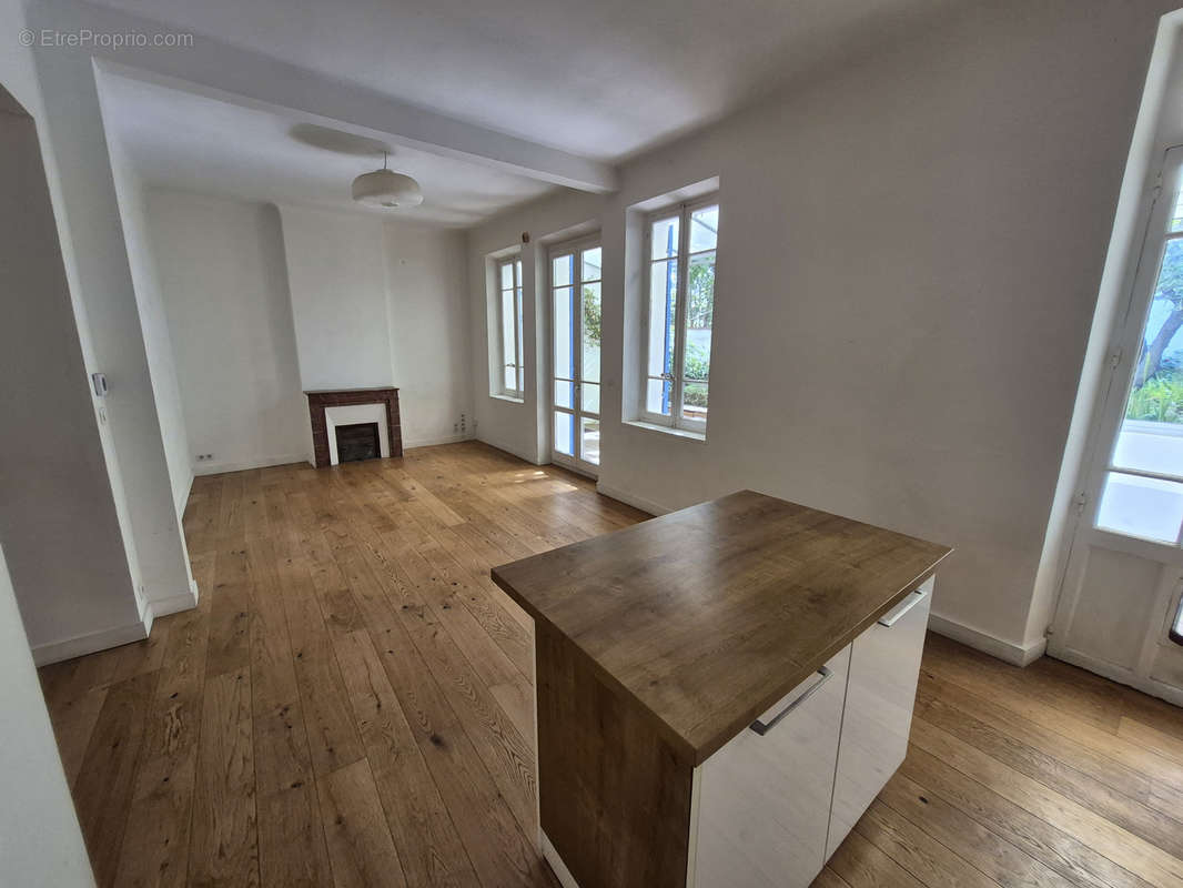 Appartement à MARSEILLE-4E