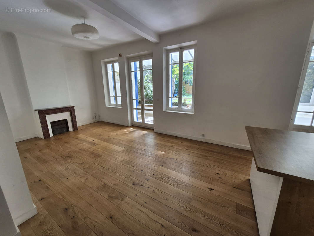 Appartement à MARSEILLE-4E