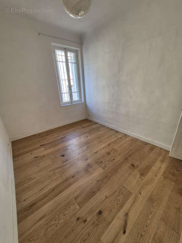 Appartement à MARSEILLE-4E