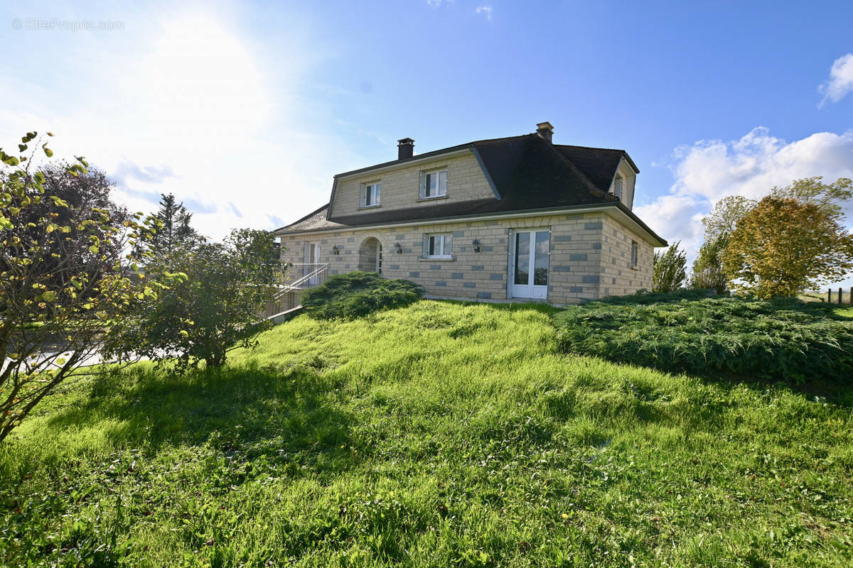 Maison à NOYERS