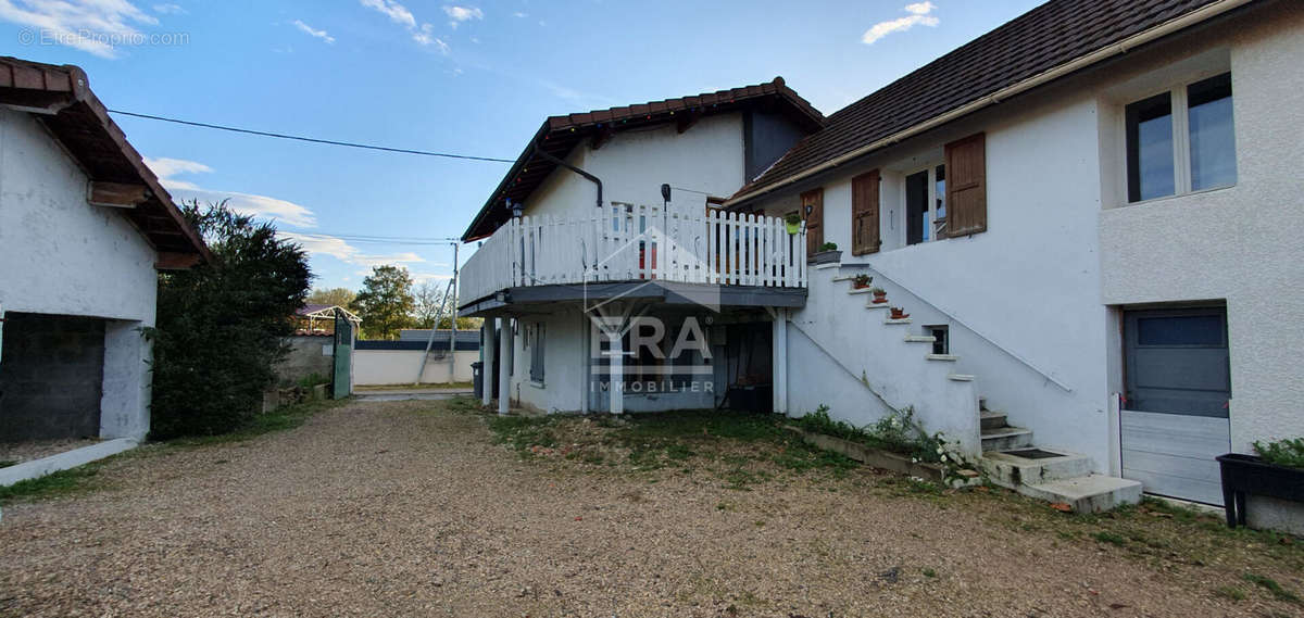 Maison à SAINT-MAURICE-DE-REMENS