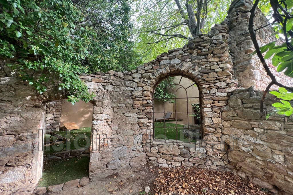 Maison à LA GARDE-FREINET