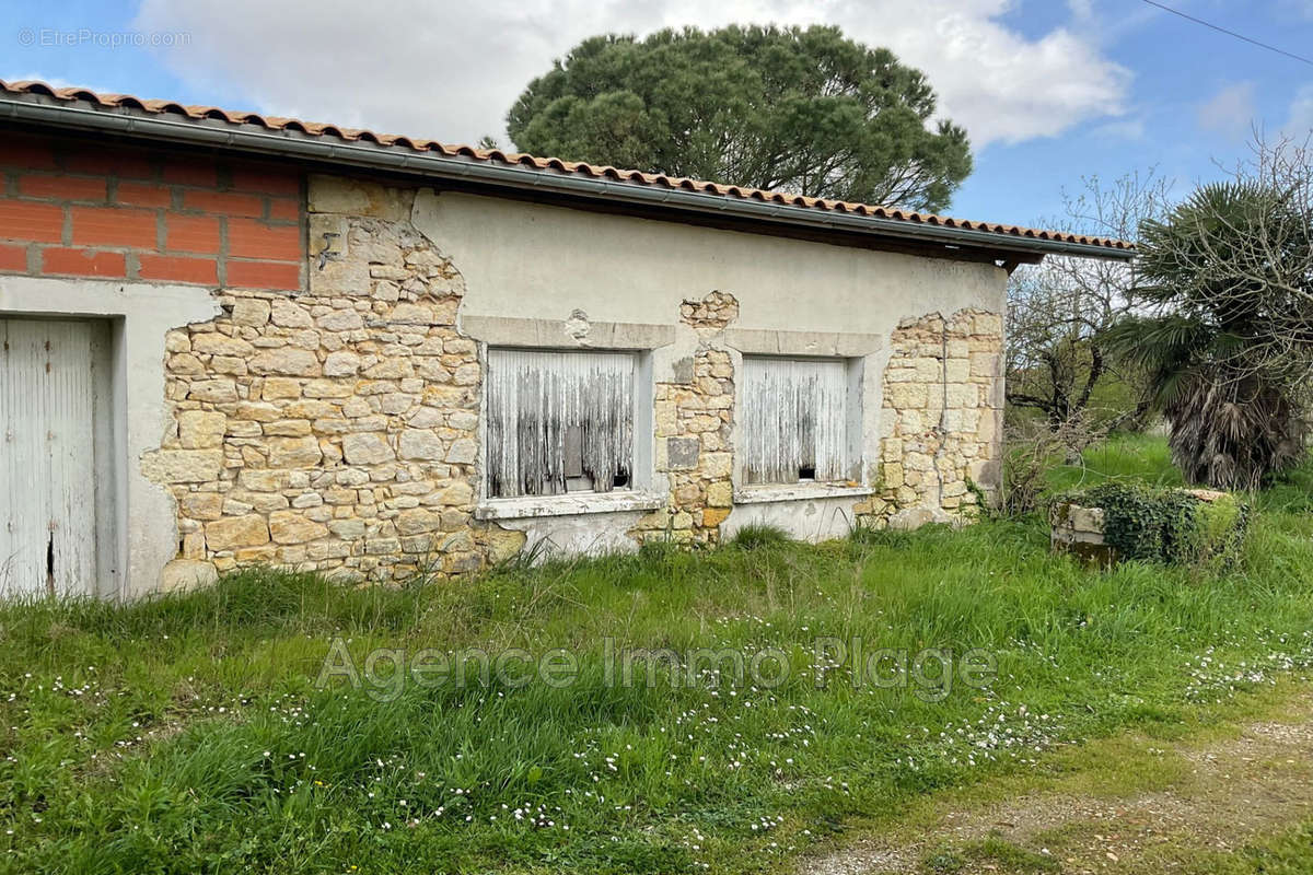 Maison à JAU-DIGNAC-ET-LOIRAC