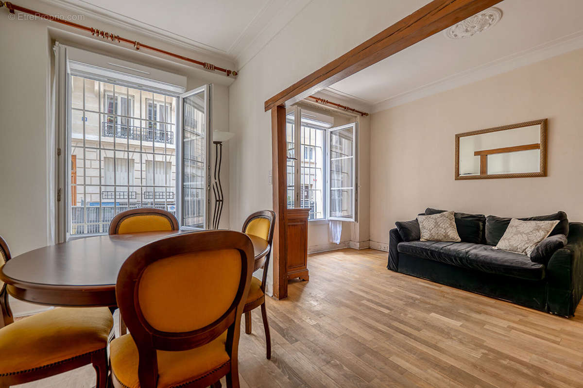 Appartement à PARIS-17E