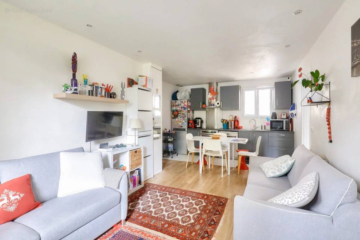 Appartement à COURBEVOIE