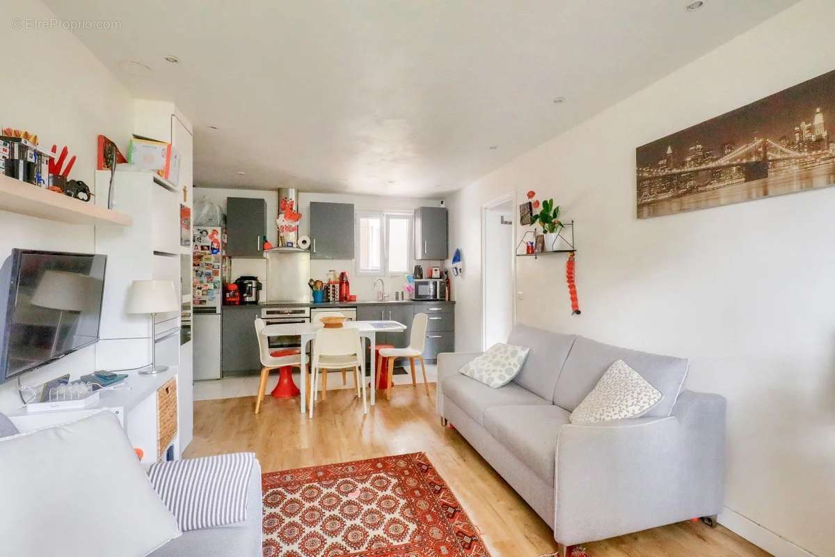 Appartement à COURBEVOIE