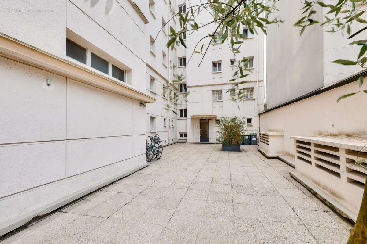 Appartement à COURBEVOIE