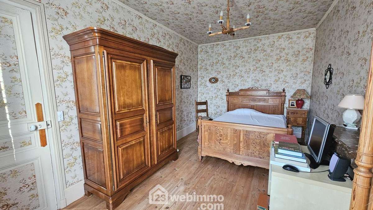 Une seconde chambre de 15 m² toute parquetée. - Maison à BOIGNEVILLE