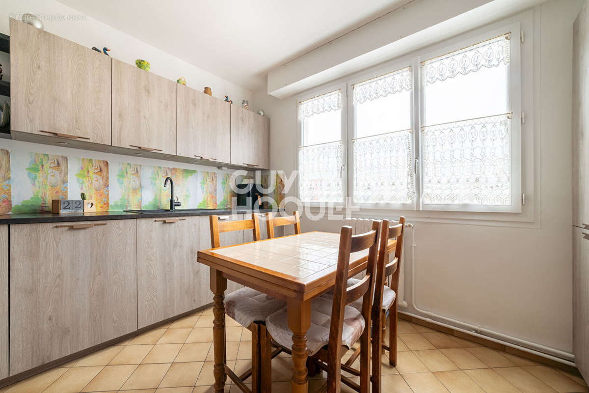 Appartement à GENNEVILLIERS