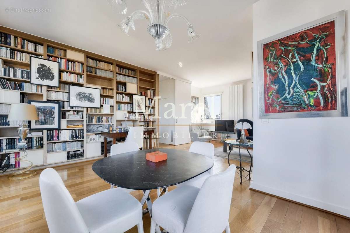 Appartement à PARIS-16E