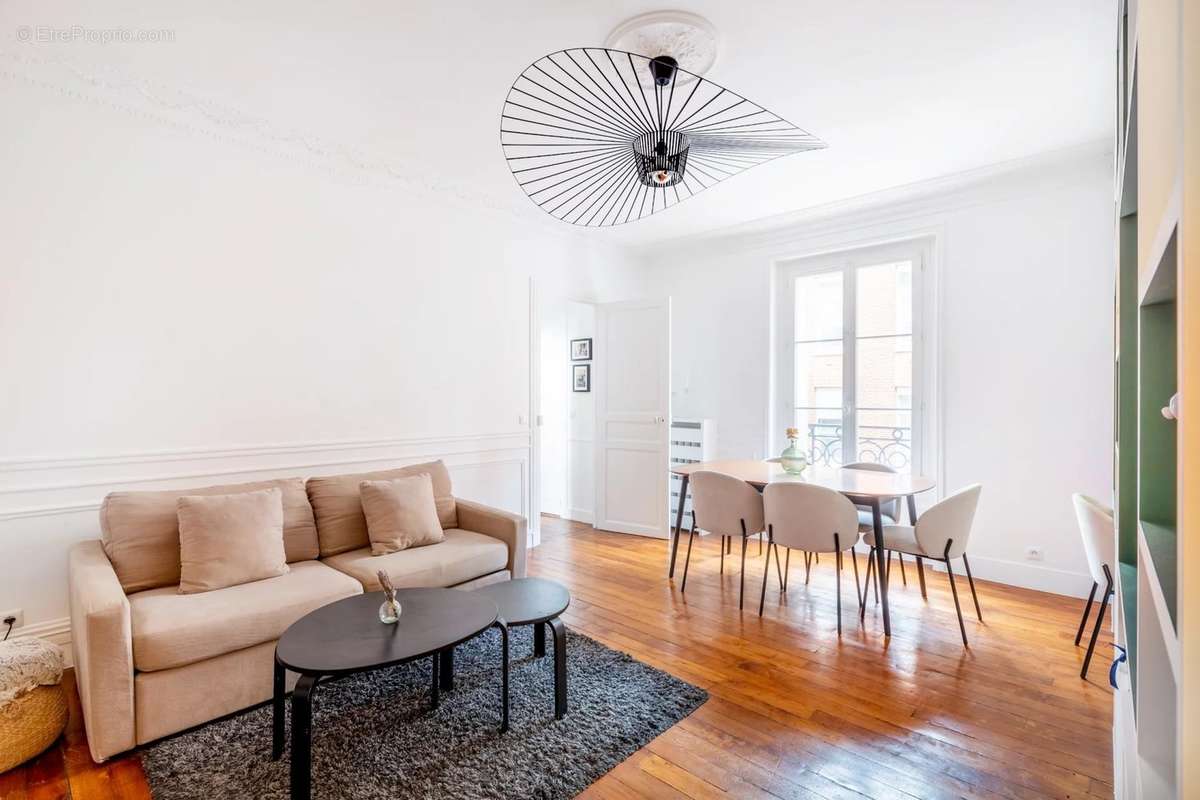 Appartement à PARIS-17E