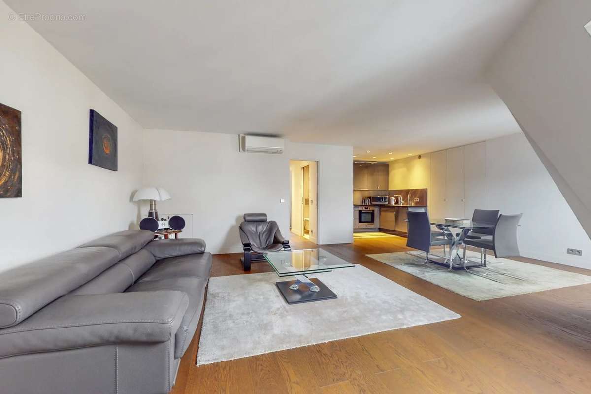 Appartement à PARIS-8E