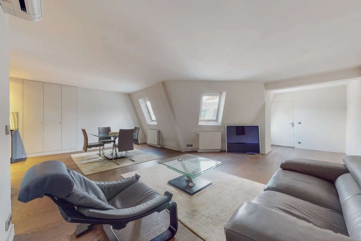 Appartement à PARIS-8E