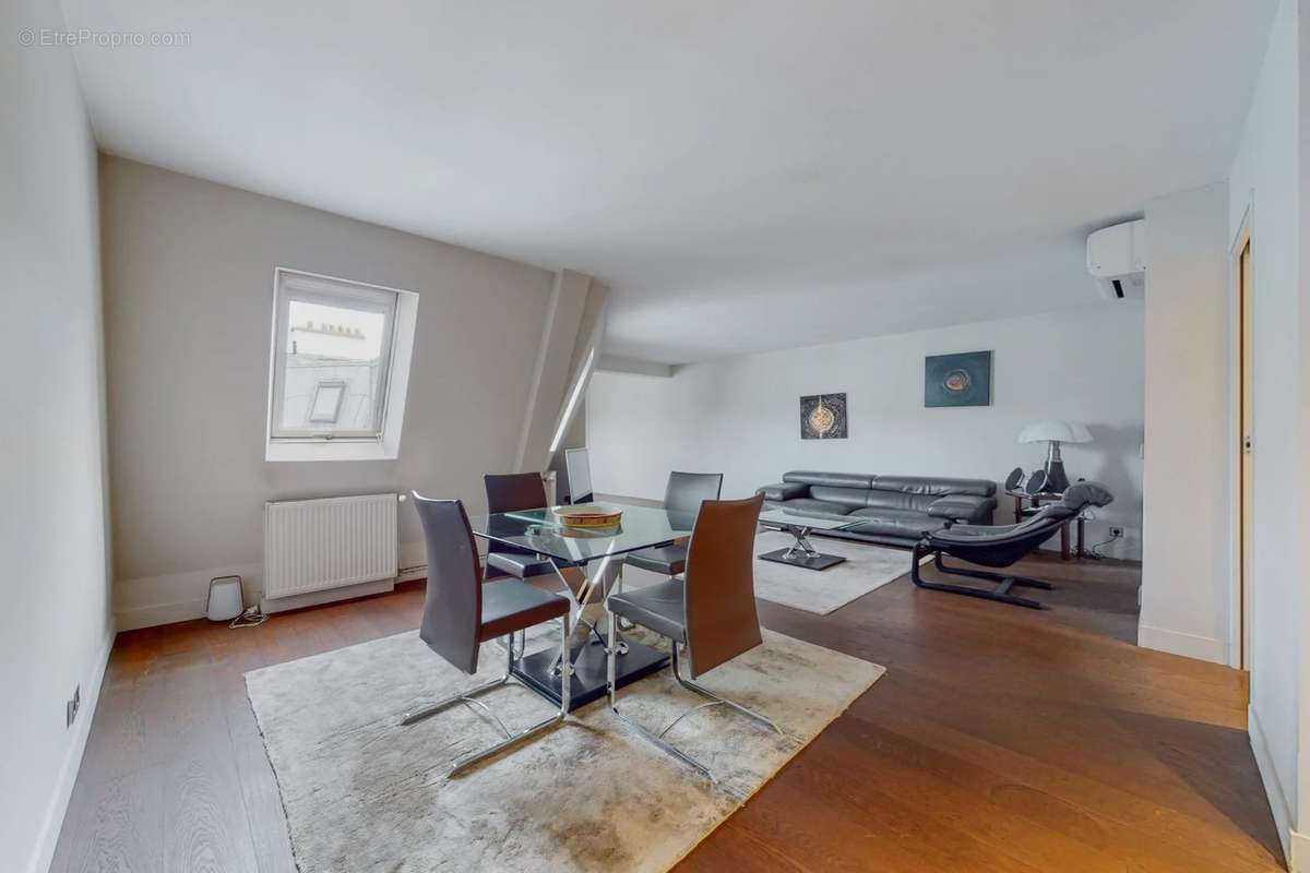 Appartement à PARIS-8E