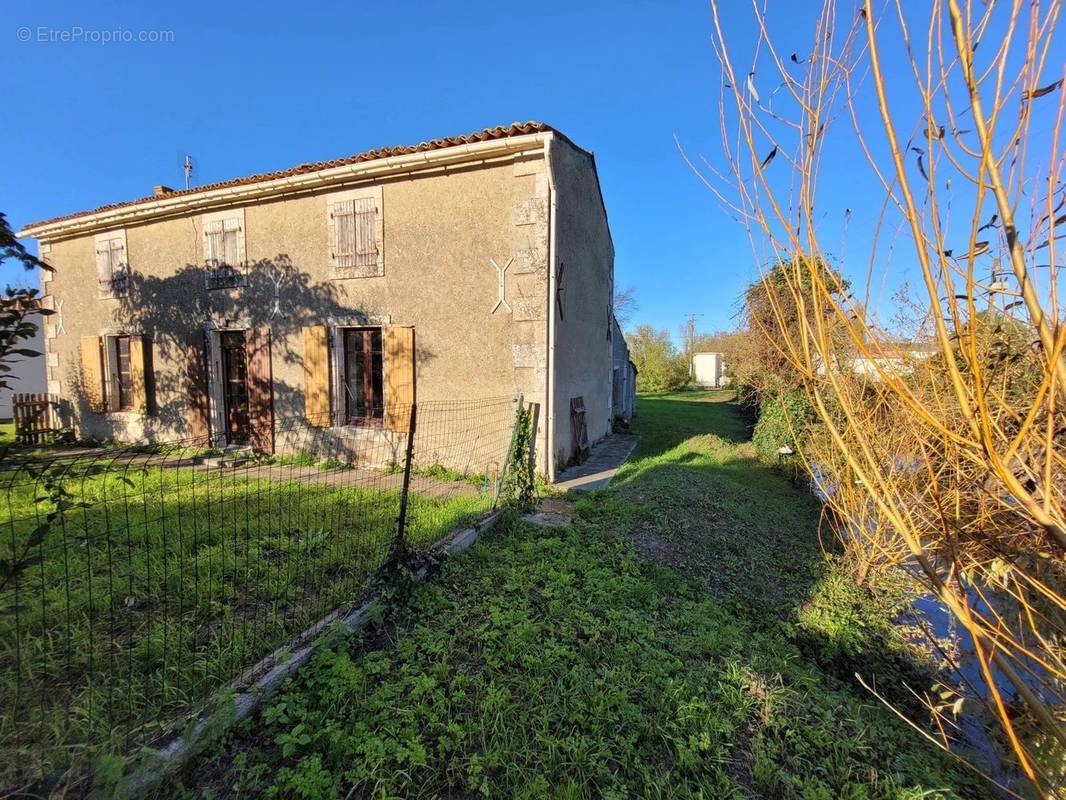 Maison à LA RONDE