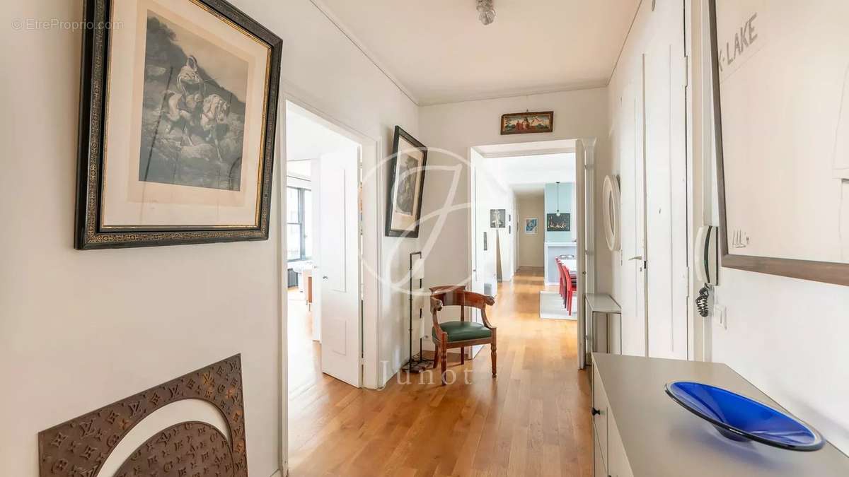 Appartement à PARIS-7E