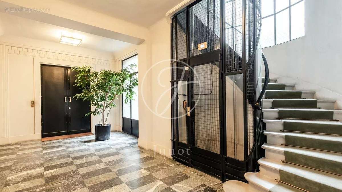 Appartement à PARIS-7E