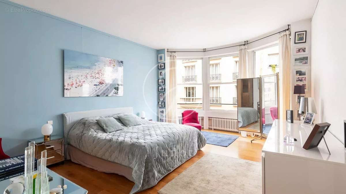 Appartement à PARIS-7E