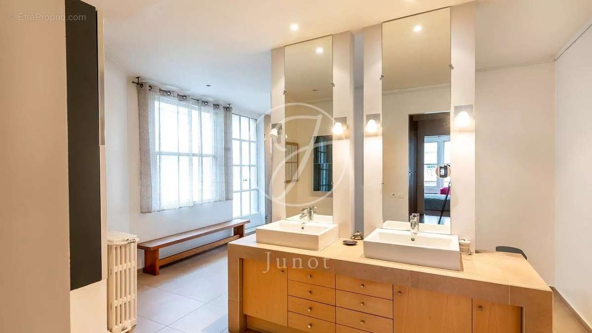 Appartement à PARIS-7E