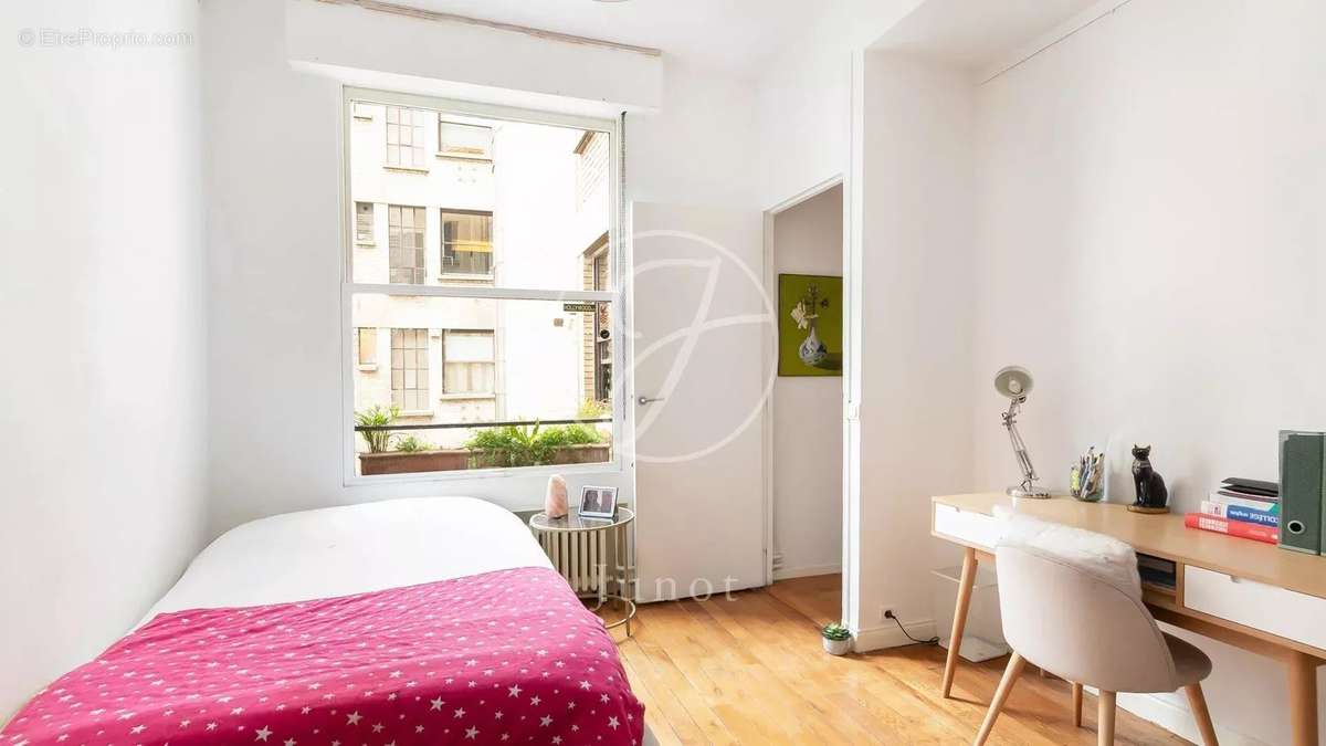 Appartement à PARIS-7E