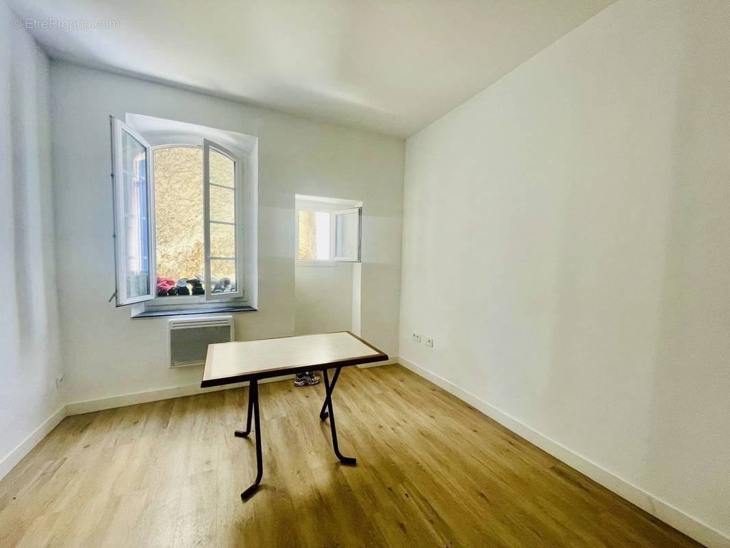 Appartement à MARSEILLE-1E