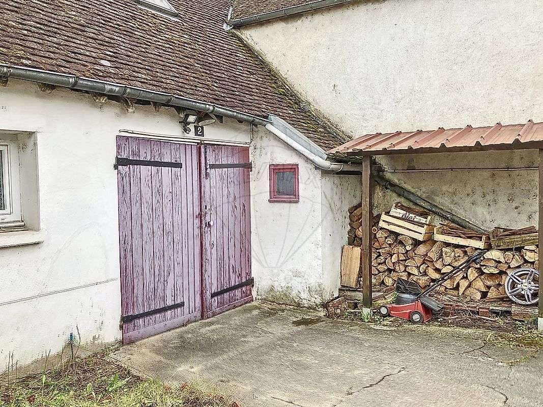 Maison à VILLENEUVE-SUR-YONNE