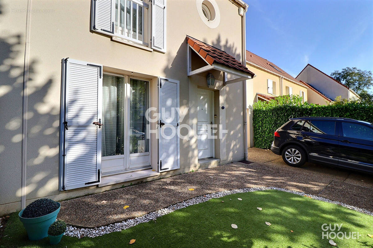 Maison à SAINTE-GENEVIEVE-DES-BOIS