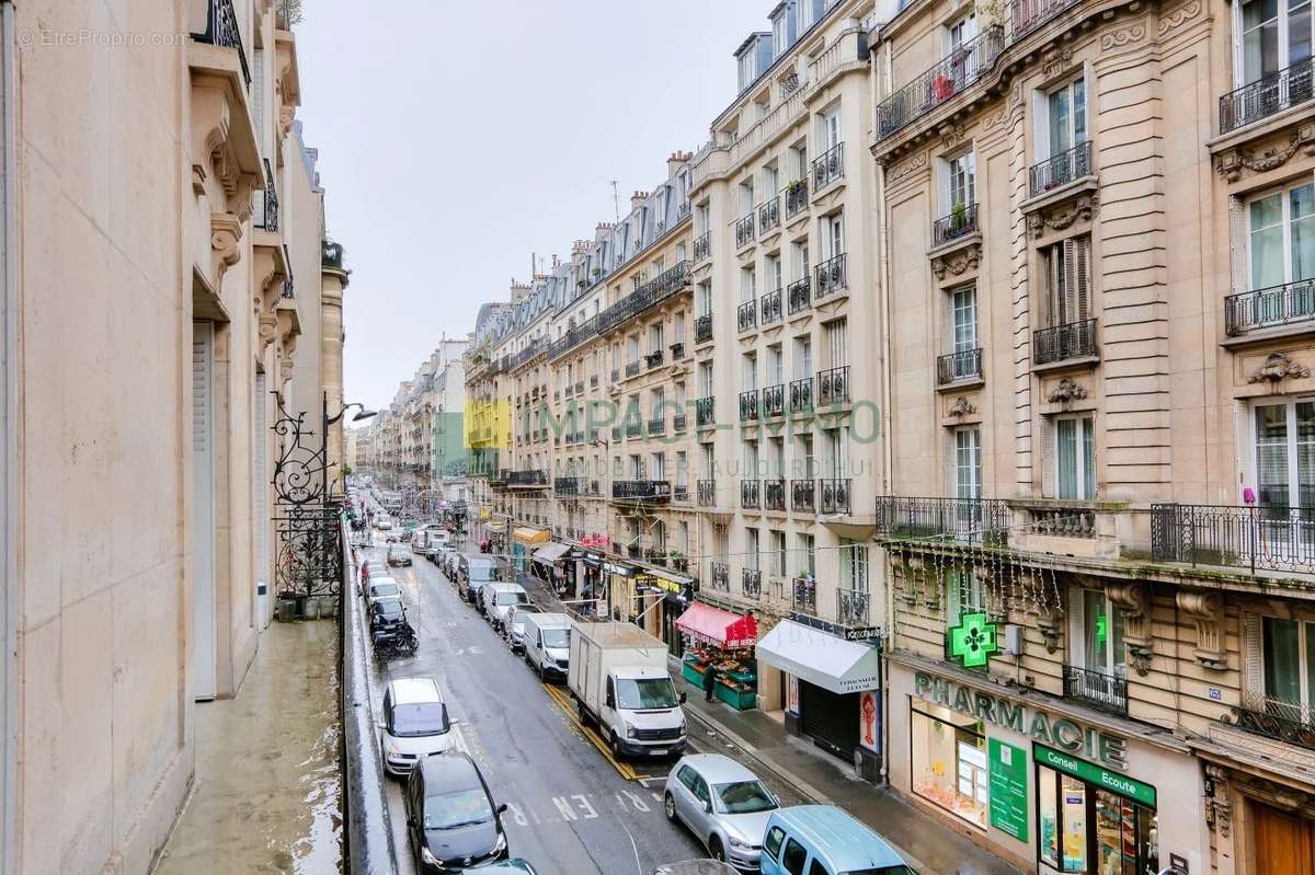 Appartement à PARIS-18E