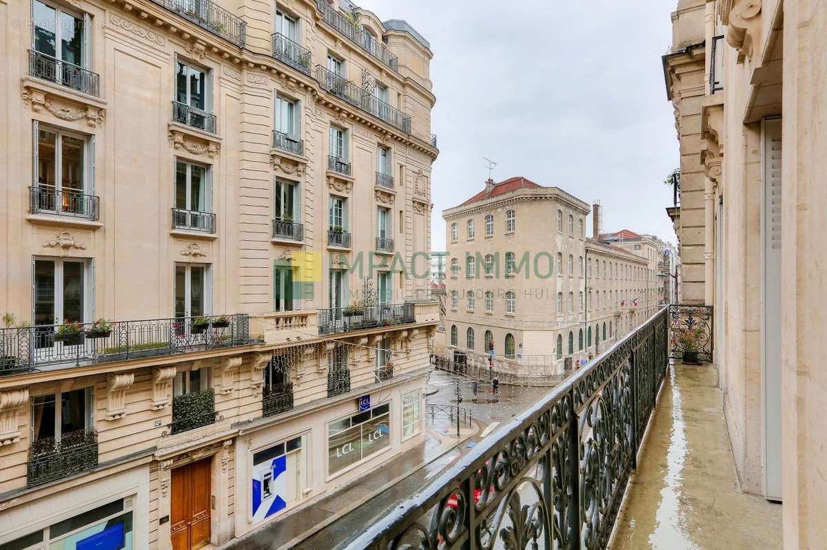 Appartement à PARIS-18E