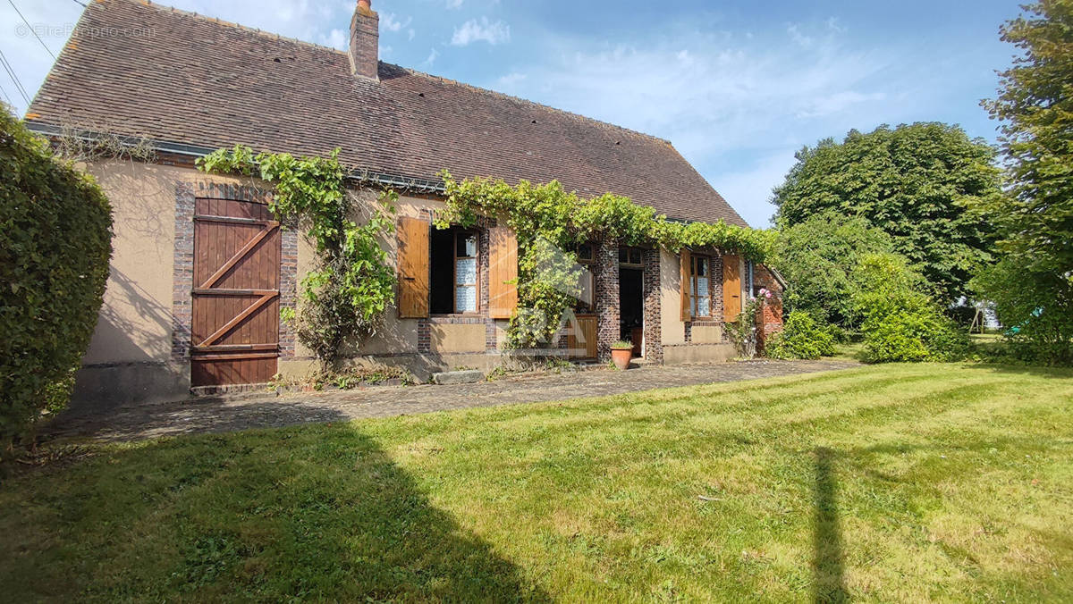 Maison à THIRON-GARDAIS