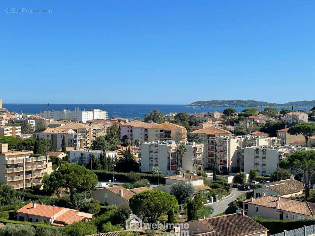 Splendide vue mer pour ce bel appartement au dernier étage avec ascenseur. - Appartement à SAINTE-MAXIME