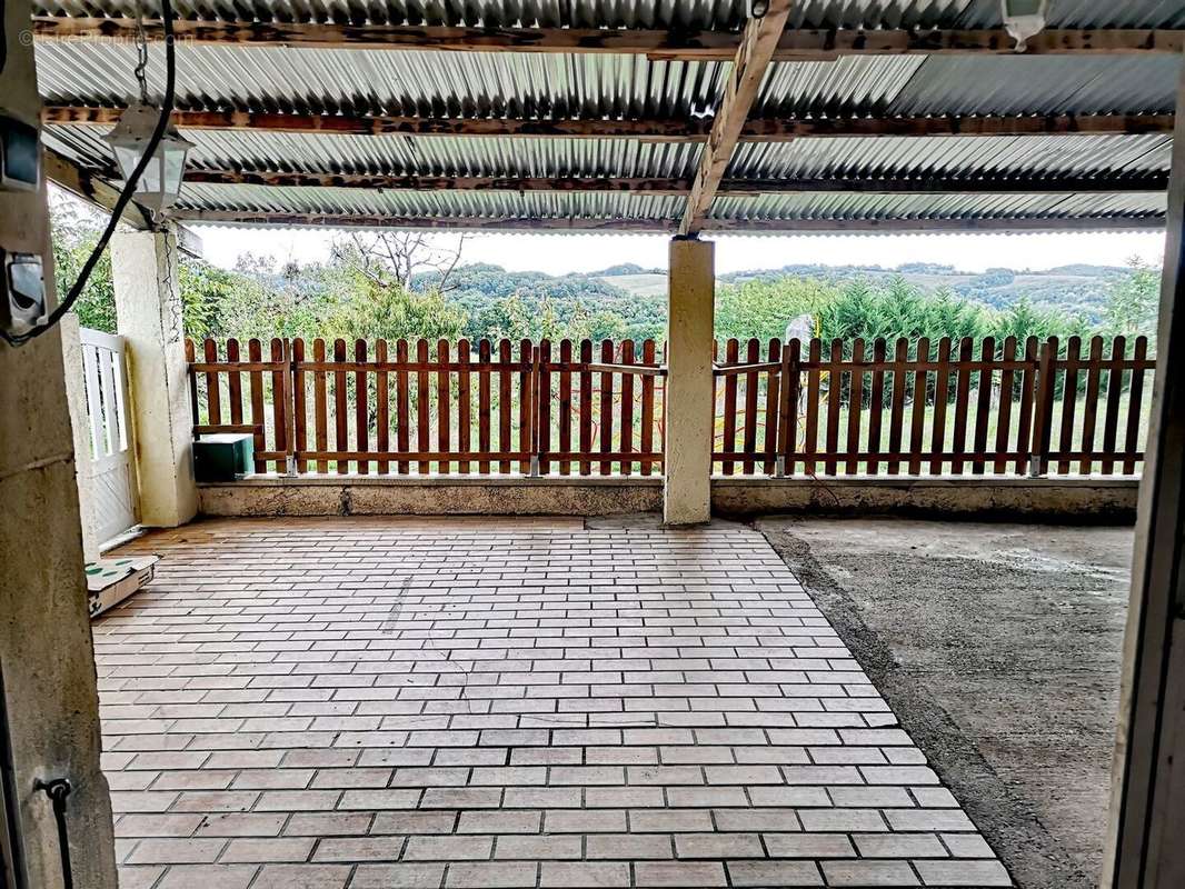 covered terrace - Maison à CALLIAN