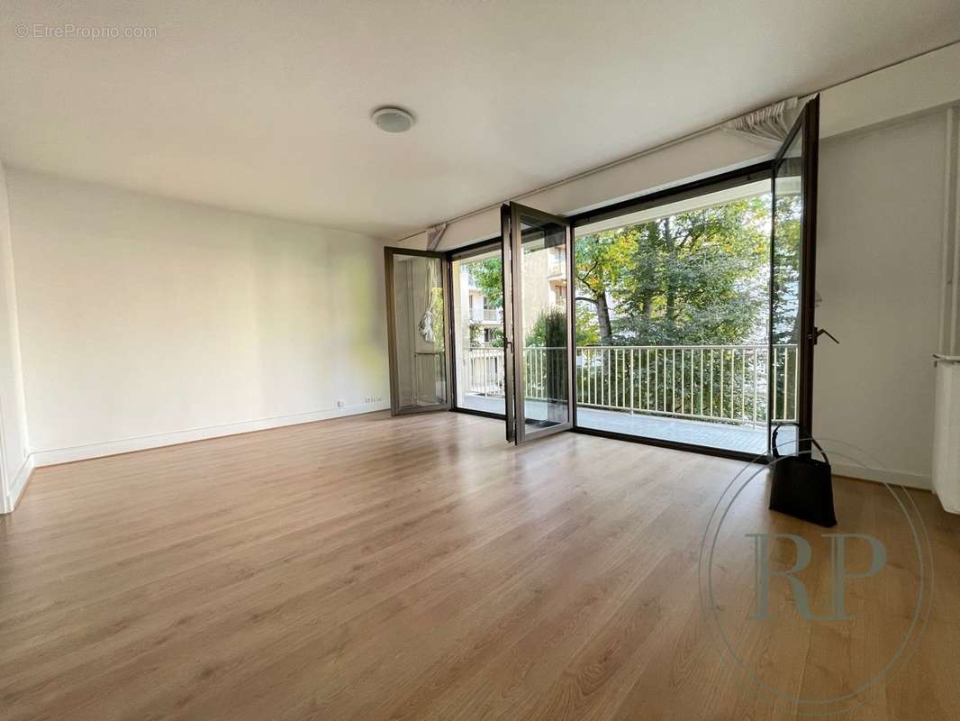 Appartement à NEUILLY-SUR-SEINE