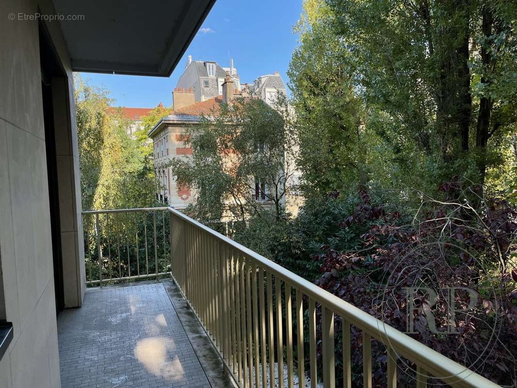 Appartement à NEUILLY-SUR-SEINE