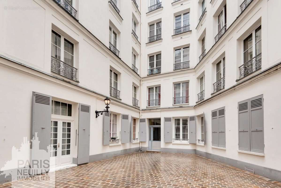 Appartement à PARIS-17E