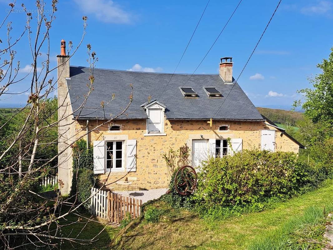 Maison à SAINT-LEGER-DE-FOUGERET