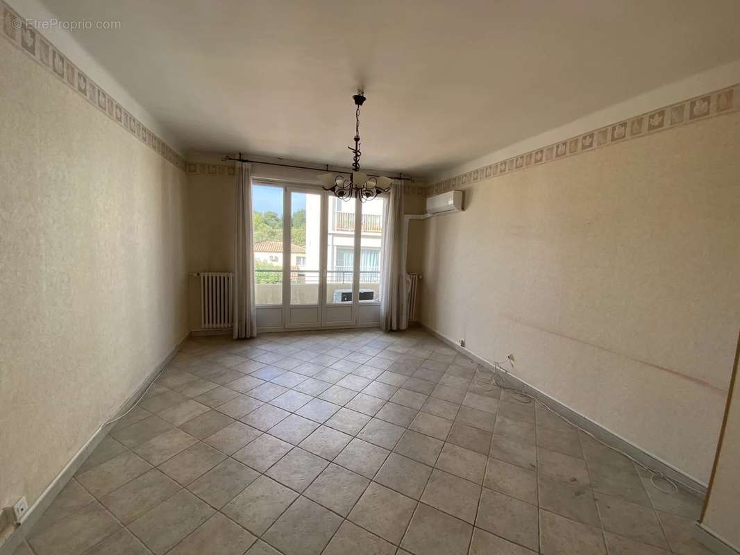 Appartement à MARSEILLE-4E