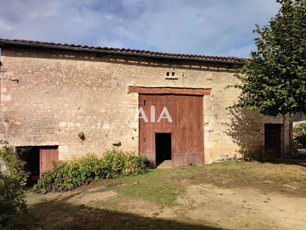 Maison à AUNAC