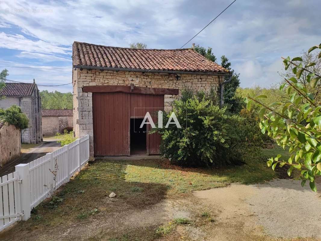 Maison à AUNAC