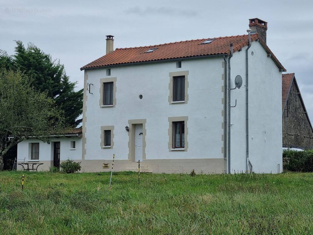 Maison à SAINT-LEGER-MAGNAZEIX