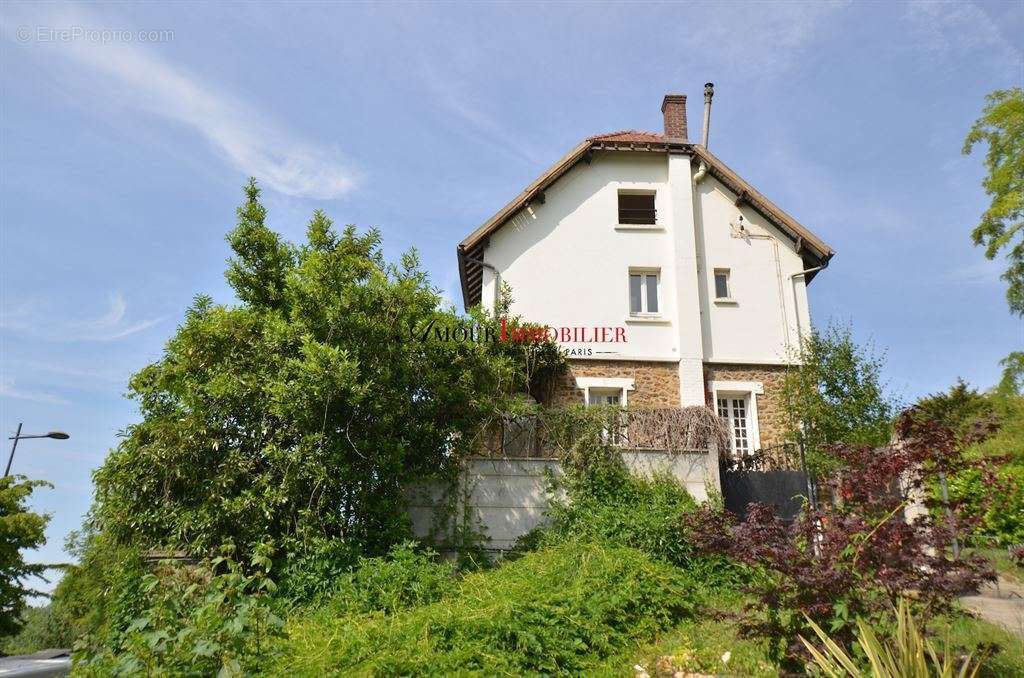 Maison à CHENNEVIERES-SUR-MARNE