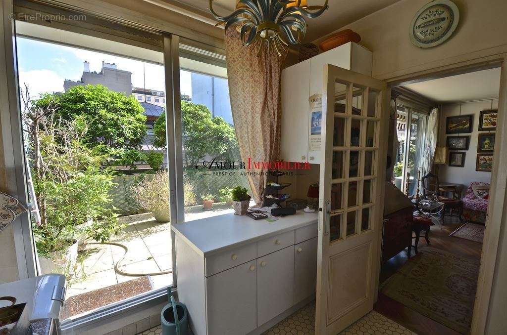 Appartement à PARIS-16E