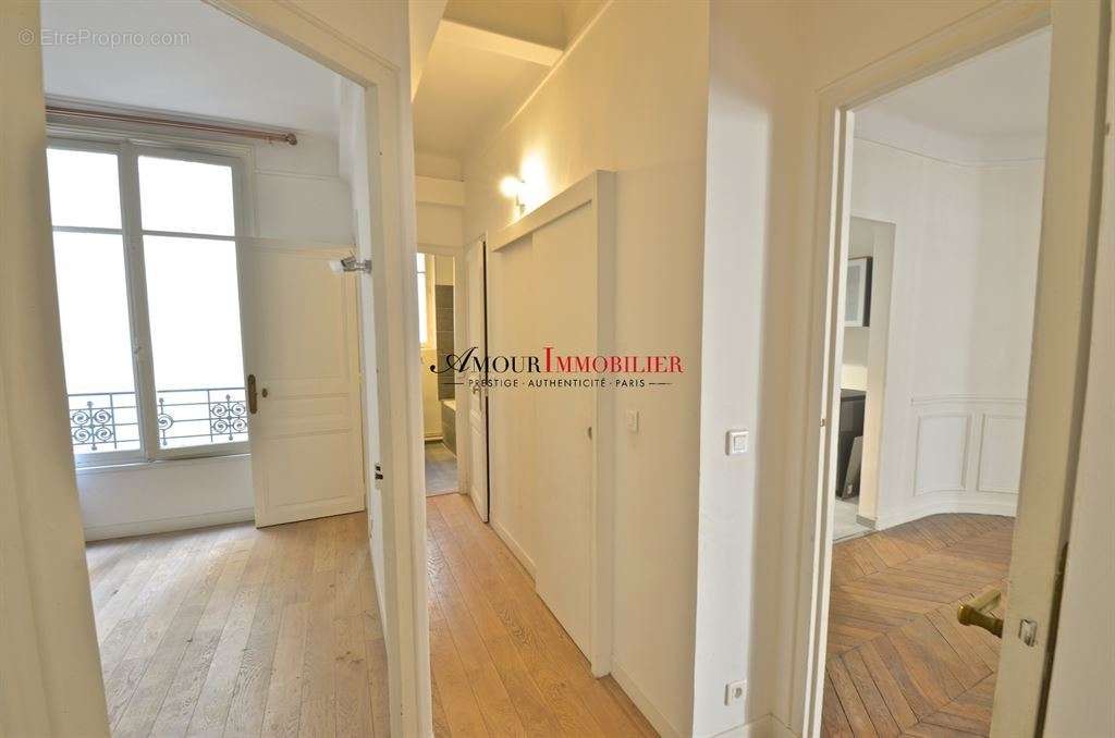 Appartement à PARIS-17E