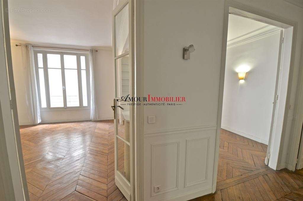 Appartement à PARIS-17E